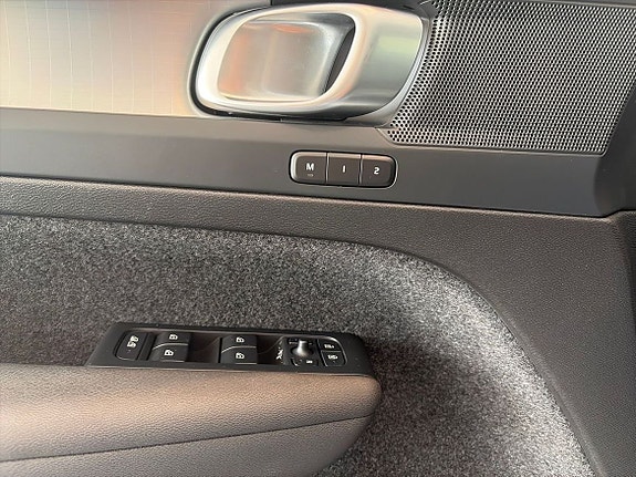 Volvo XC40 14 of 21