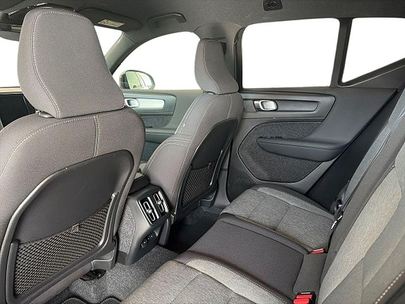 Volvo XC40 9 of 21