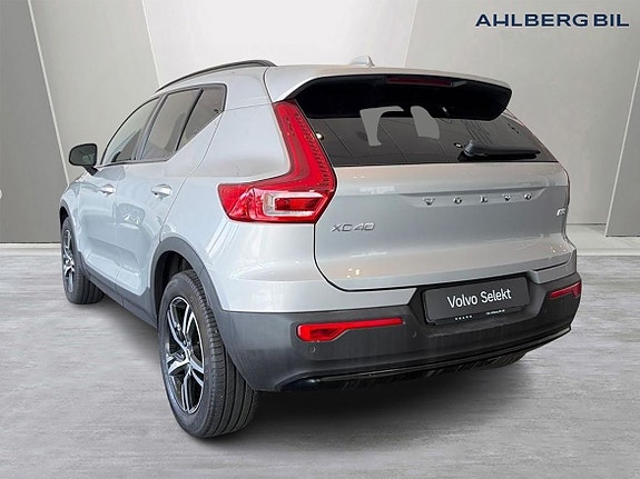 Volvo XC40 3 of 21