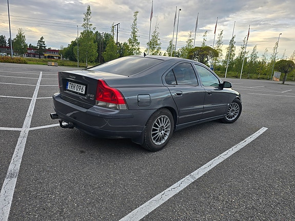 Volvo S60 3 of 11