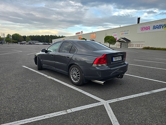 Volvo S60 2 of 11