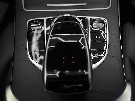 Mercedes-Benz GLC220 d 13 of 23