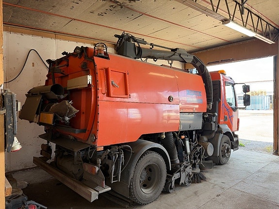 Sop / sugbil Volvo FL 240 4X2 Johnston 3 of 5