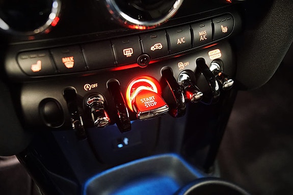 MINI Cooper 14 of 19