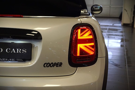 MINI Cooper 9 of 19