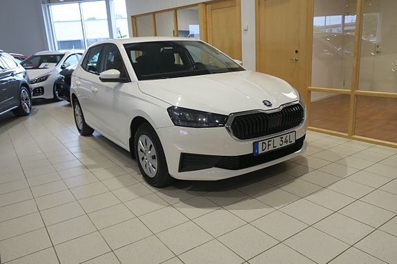 Skoda Fabia 2 of 9