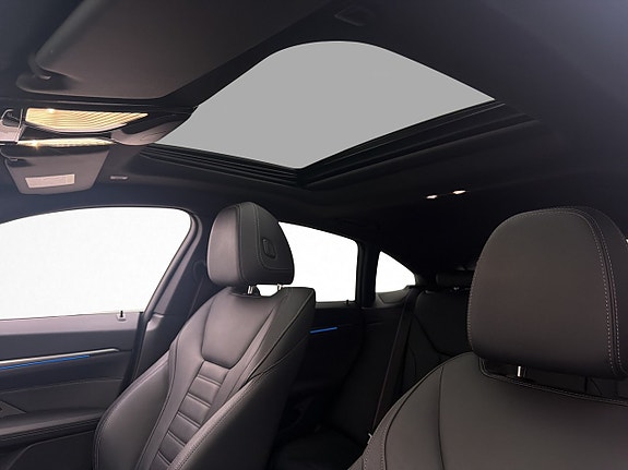 BMW i4 14 of 30
