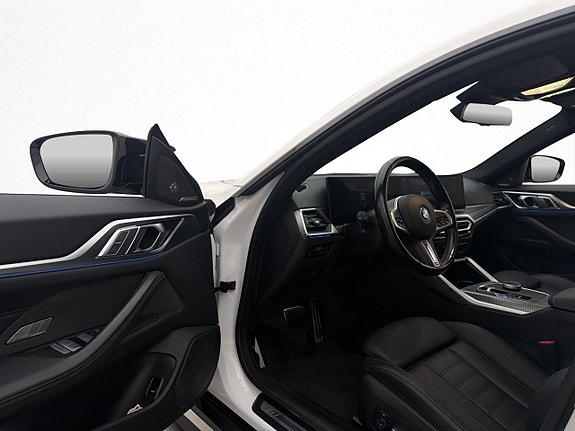 BMW i4 12 of 30