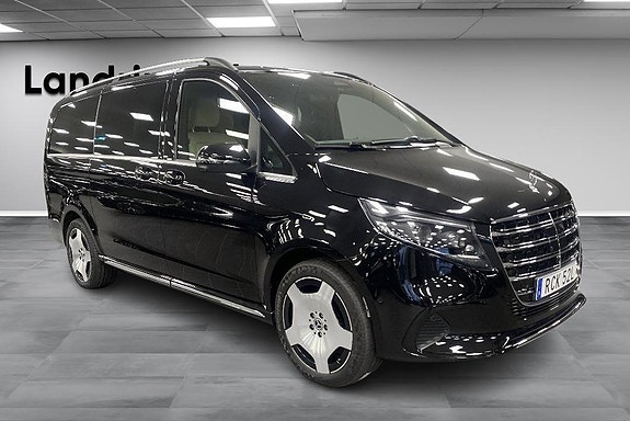 Mercedes-Benz V300 3 of 18
