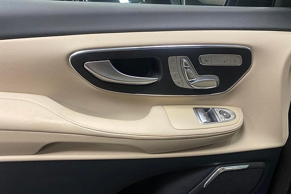 Mercedes-Benz V300 15 of 18