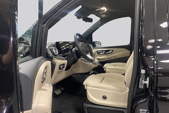 Mercedes-Benz V300 8 of 18