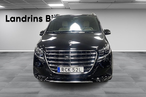 Mercedes-Benz V300 2 of 18
