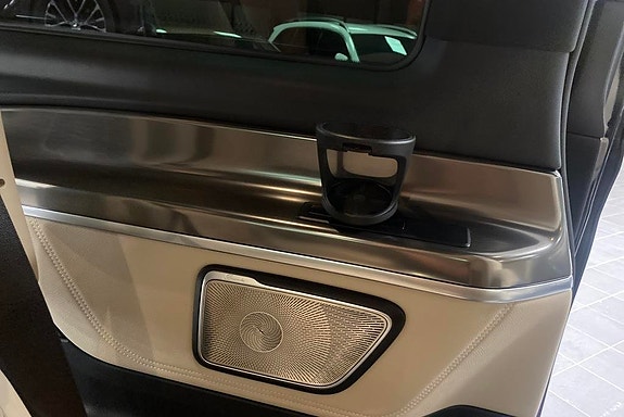 Mercedes-Benz V300 18 of 18