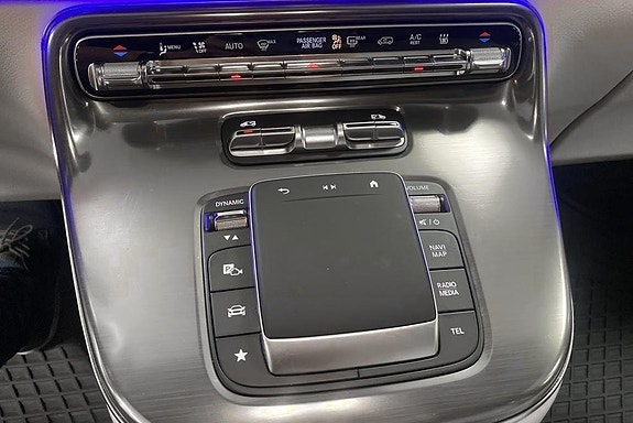 Mercedes-Benz V300 13 of 18