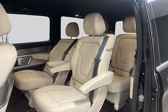 Mercedes-Benz V300 9 of 18