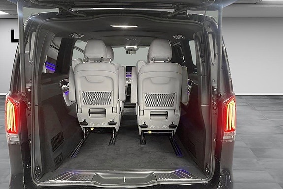 Mercedes-Benz V300 14 of 18