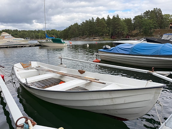 Klassisk roddbåt/eka 4,10 m – åror ingår 2 of 4