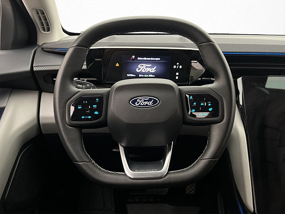 Ford Explorer 15 of 30
