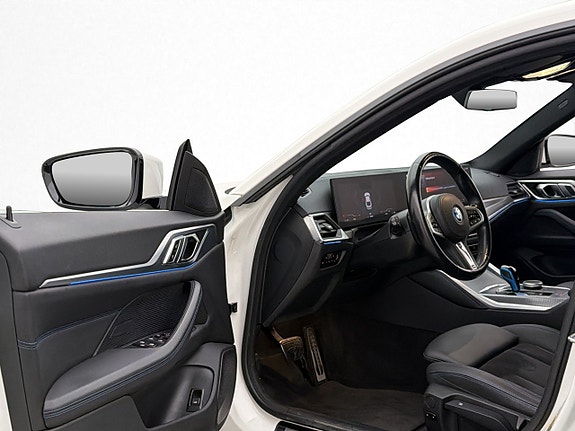 BMW i4 11 of 30