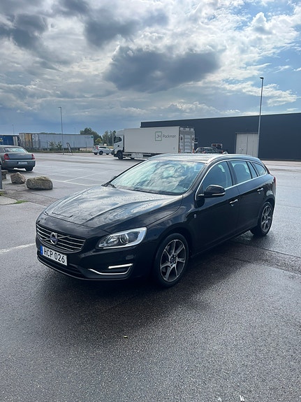 Volvo V60 2 of 11