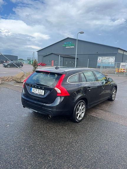 Volvo V60 4 of 11