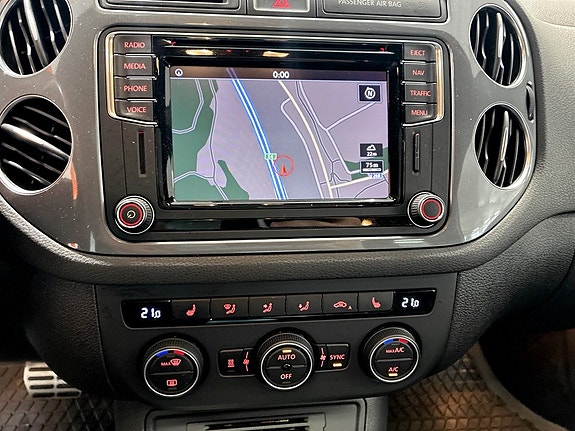 Volkswagen Tiguan 9 of 16