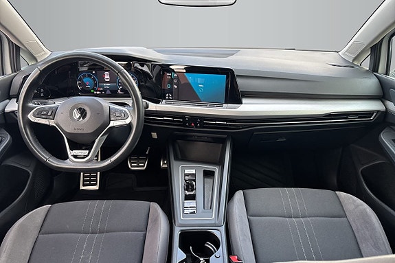 Volkswagen Golf Alltrack 12 of 18