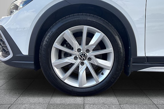 Volkswagen Golf Alltrack 8 of 18