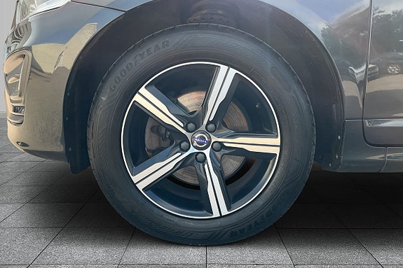 Volvo XC60 8 of 17