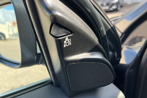 Volvo XC60 15 of 17