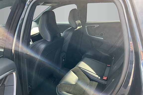 Volvo XC60 11 of 17