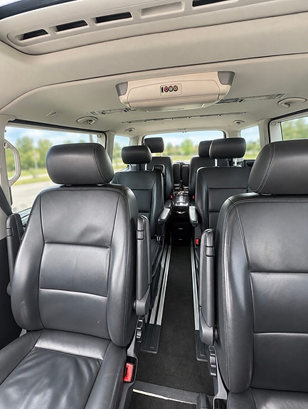 Volkswagen Multivan 8 of 12