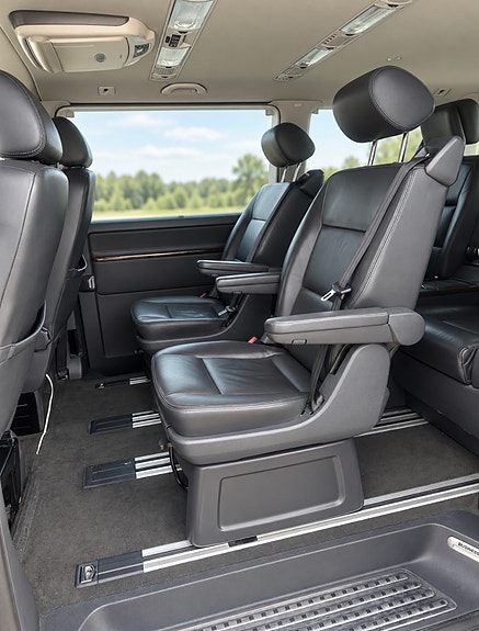 Volkswagen Multivan 7 of 12