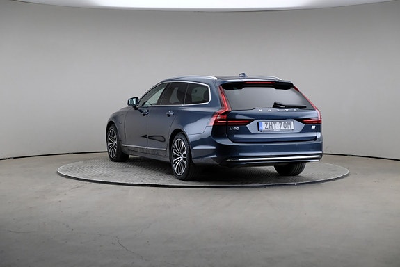 Volvo V90 2 of 29