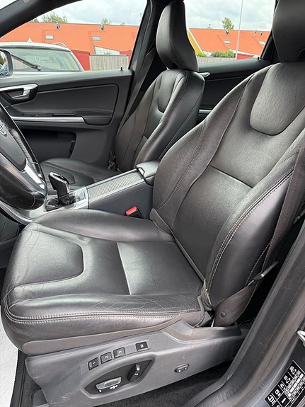 Volvo XC60 7 of 14