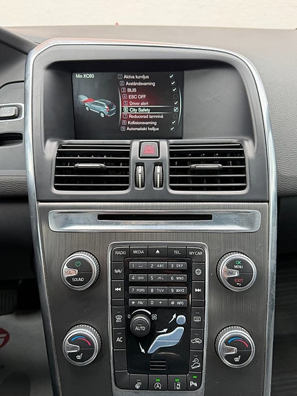 Volvo XC60 11 of 14