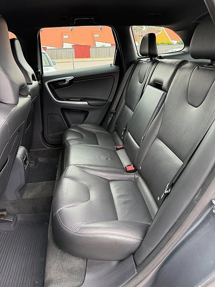 Volvo XC60 10 of 14