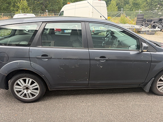 Ford Focus 2 of 7
