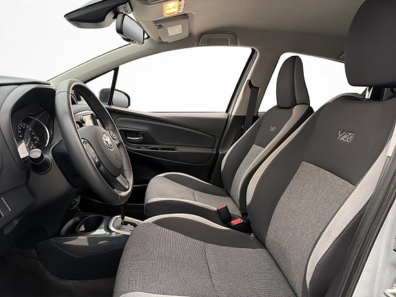Toyota Yaris 11 of 30