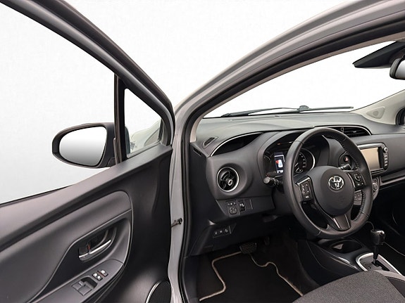 Toyota Yaris 10 of 30
