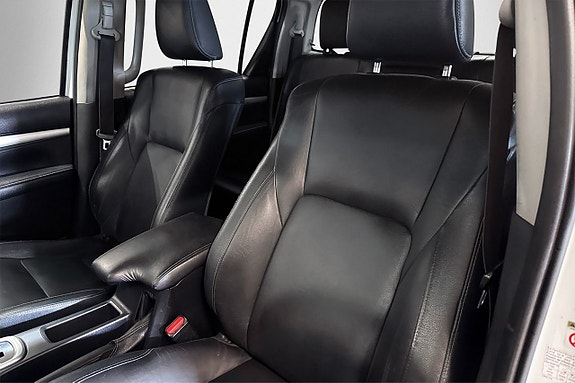 Toyota HiLux 9 of 19