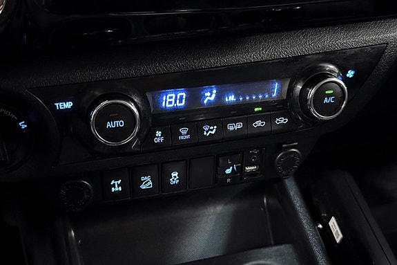 Toyota HiLux 16 of 19