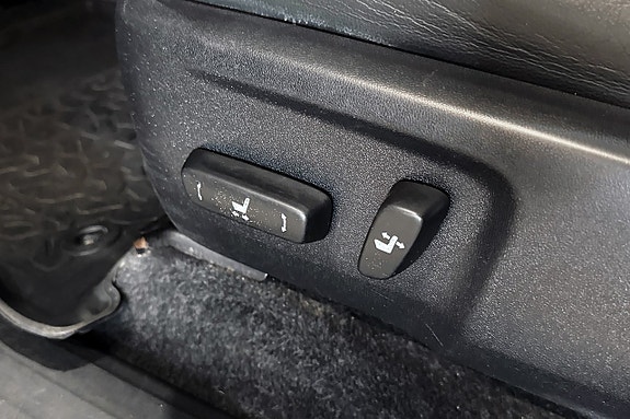 Toyota HiLux 14 of 19