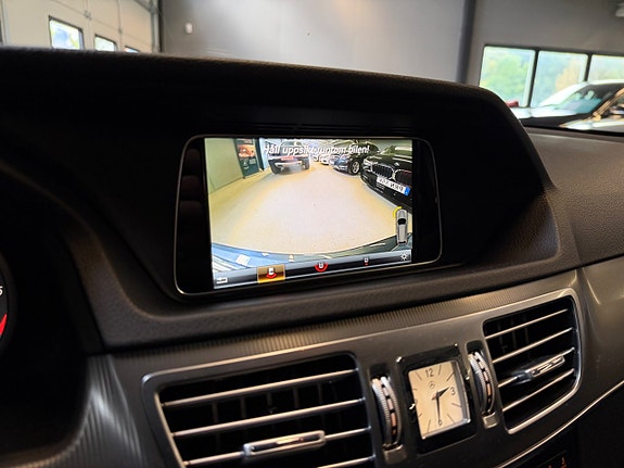 Mercedes-Benz E220 12 of 17
