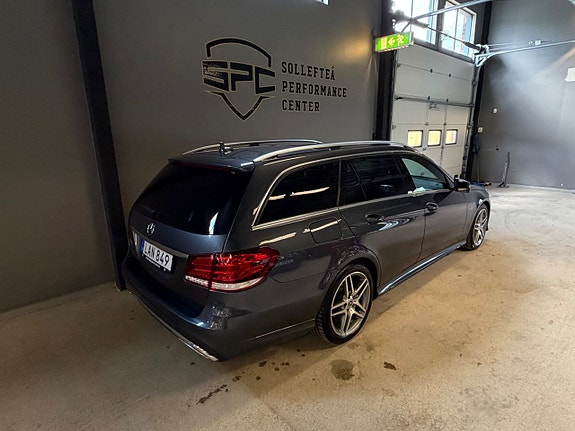 Mercedes-Benz E220 3 of 17
