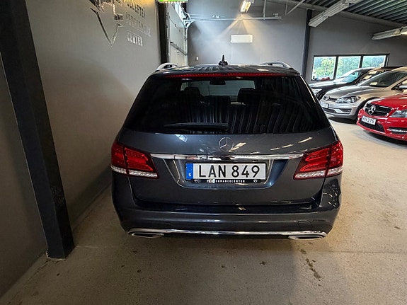 Mercedes-Benz E220 5 of 17