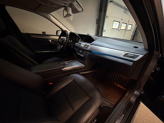 Mercedes-Benz E220 10 of 17