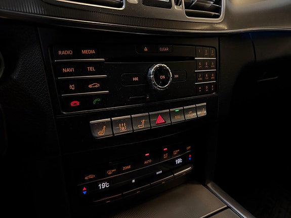 Mercedes-Benz E220 14 of 17