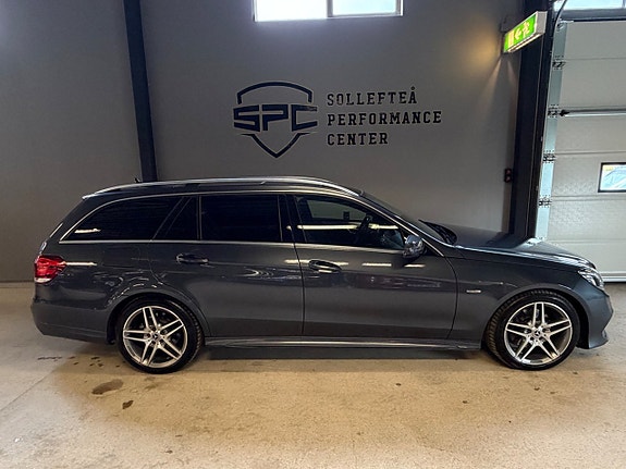 Mercedes-Benz E220 2 of 17