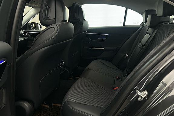 Mercedes-Benz C200 13 of 23